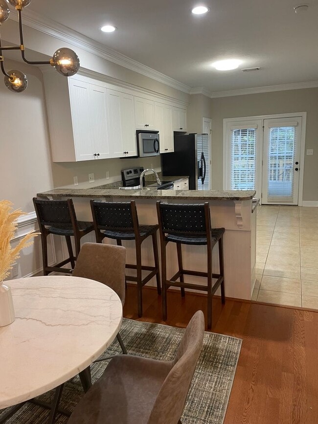 Building Photo - EXECUTIVE FULLY FURNISHED TOWNHOME IN GATED COMMUNITY