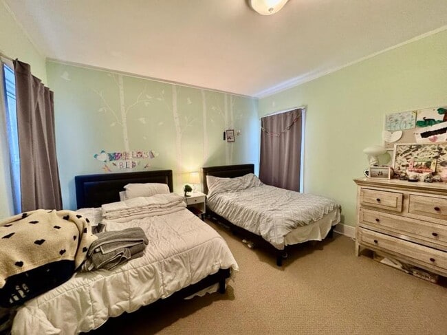 Building Photo - 4 bedroom in CHICAGO IL 60660