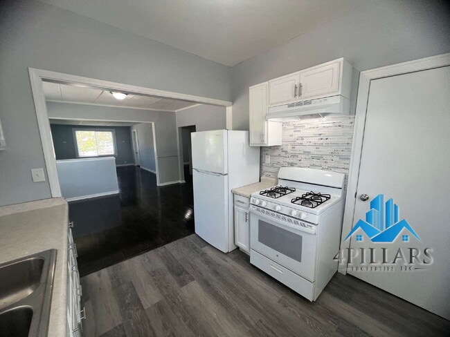 Building Photo - "Charming 3-Bed Home with Partially Finished Basement & Gleaming Hardwood Floors in Hammond - 226...