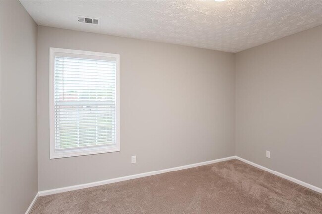 Building Photo - 2454 Canary Ct
