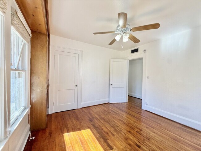 Building Photo - 1013 23rd St W