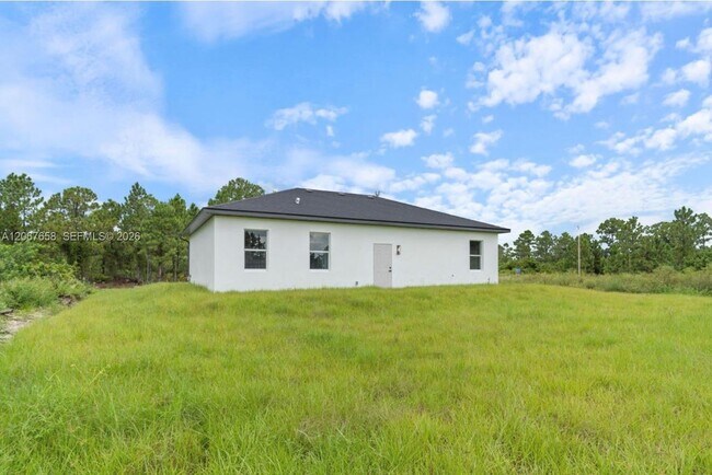 Building Photo - 710 Peacock Ave