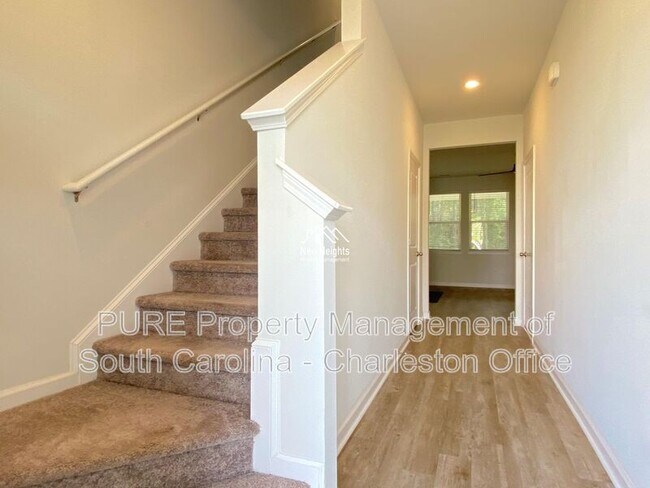 Building Photo - 2641 Alamanda Dr