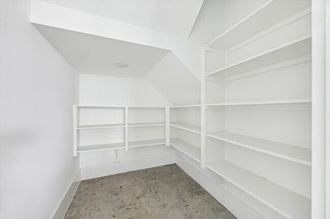 Building Photo - 316 N Everton St