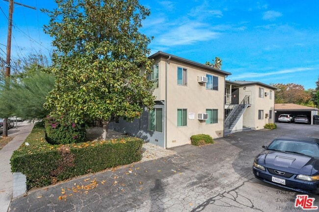 Building Photo - 6640 Woodman Ave