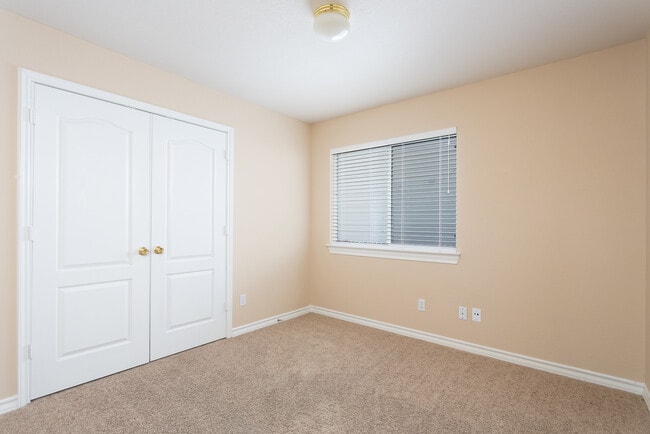 Building Photo - Corner Lot In Stone Oak Area