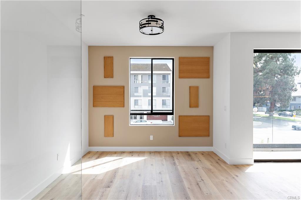 Building Photo - 11857 W Flower Ln