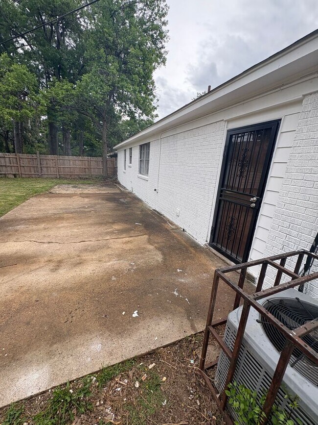 Building Photo - 4212 Cochese Rd