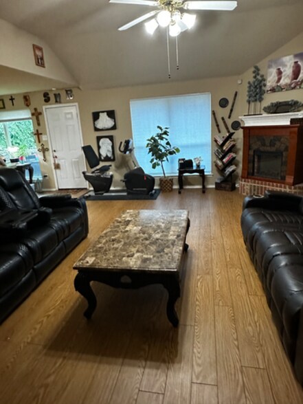Building Photo - 2121 Turtle Cove Dr