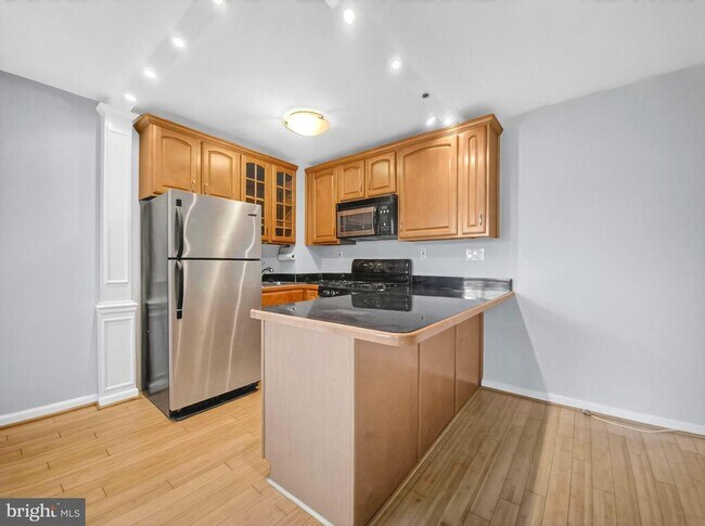 Building Photo - 1801 Clydesdale Pl NW