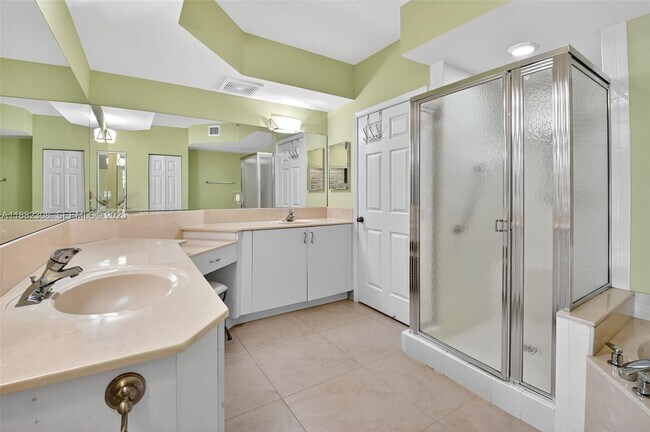 Building Photo - 5938 Crystal Shores Dr