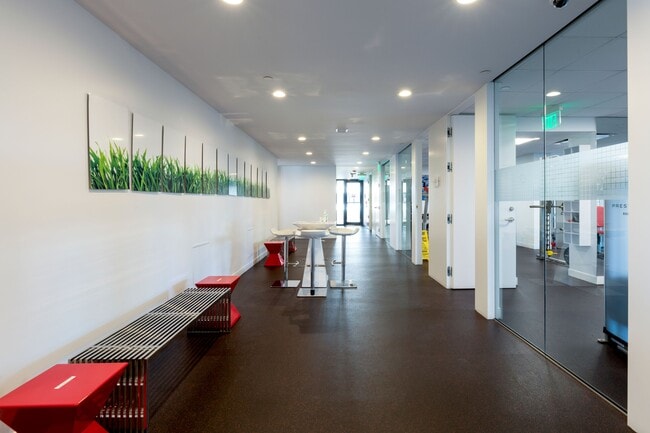 Building Photo - 529 S Flagler Dr