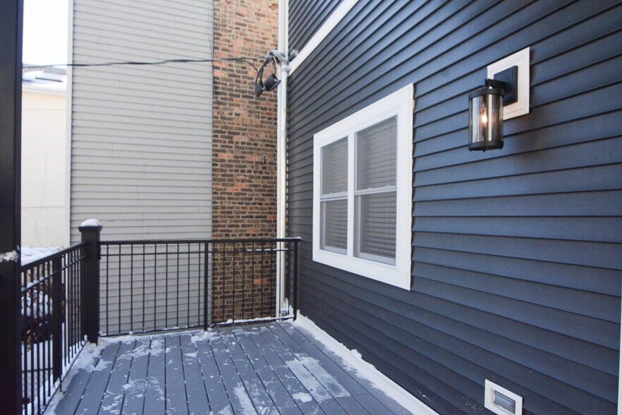 Building Photo - 3437 N Hoyne Ave