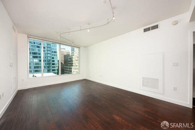 Building Photo - 338 Spear St
