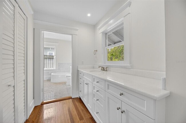 Building Photo - 3003 W Harbor View Ave