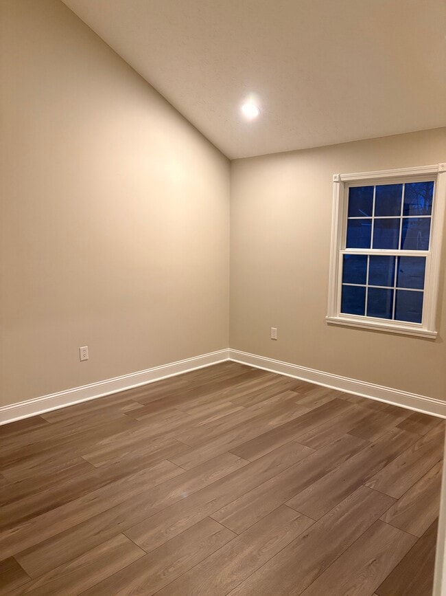 Building Photo - 10717 N Park Ave