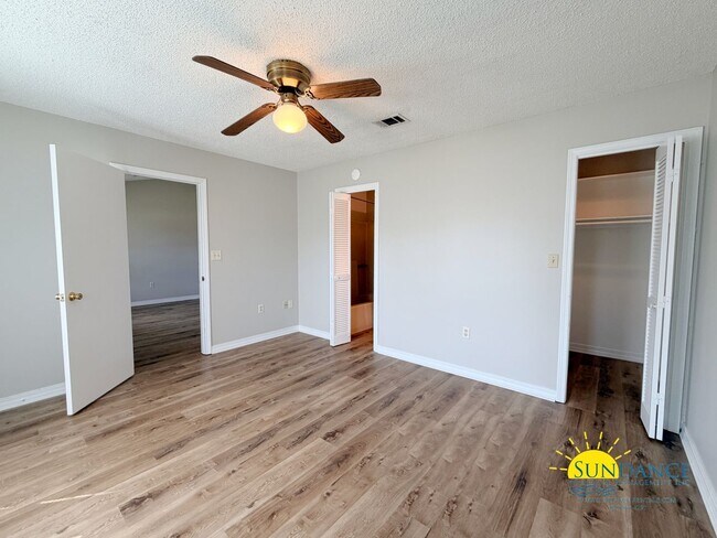 Building Photo - Newly Renovated 3 Bedroom with Oversized detached workshop/garage!