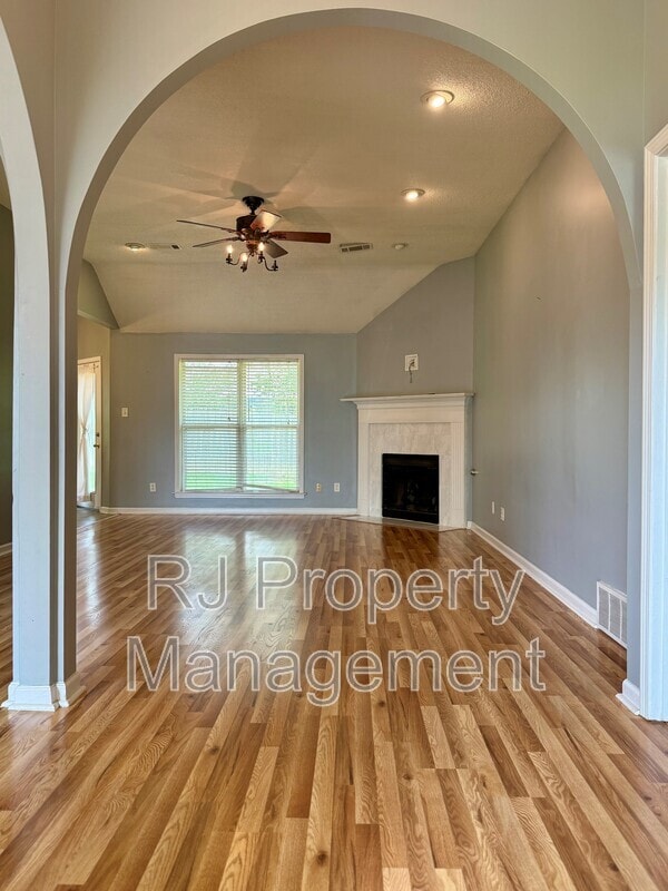 Building Photo - 6095 E Everett Hill Cir