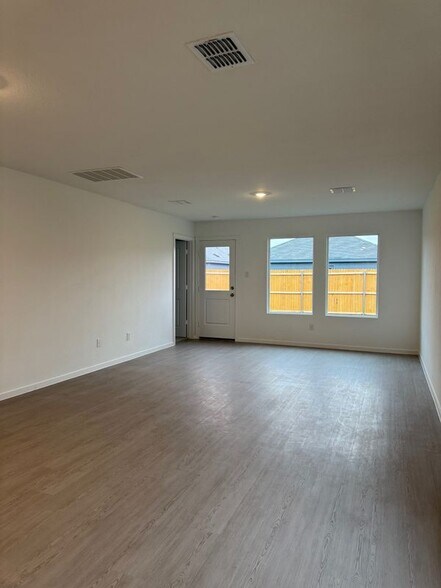 Building Photo - 414 Bower Dr