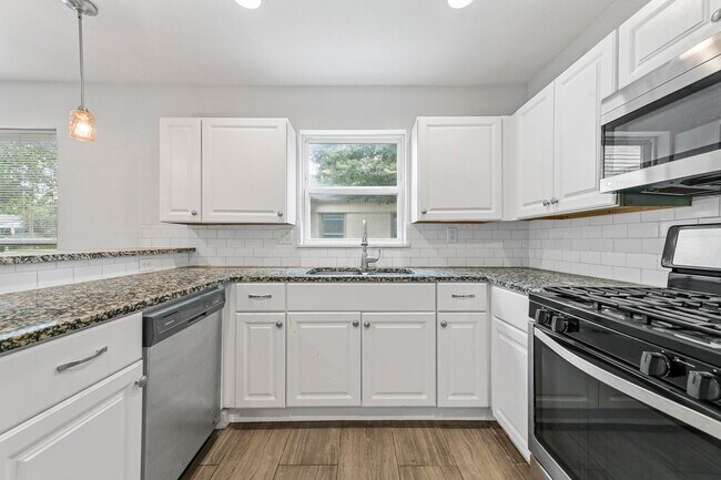 Building Photo - Single Family Home in 76109