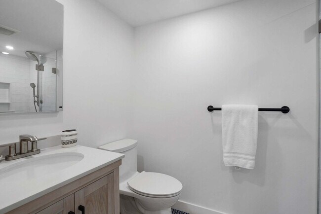 Building Photo - 1835 Naugles Dr