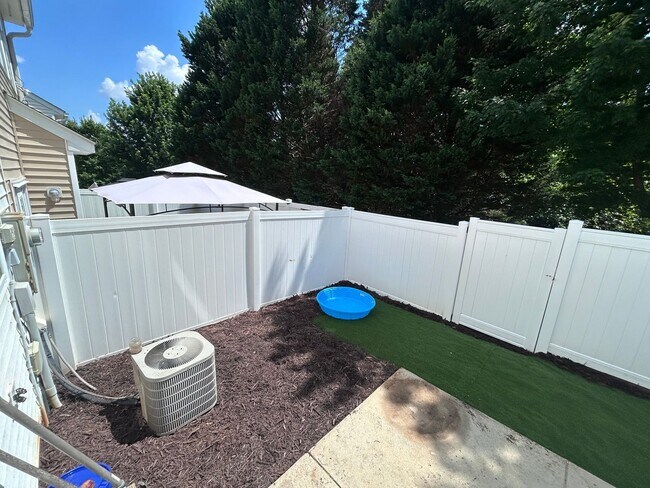 Building Photo - 116 Baberton Dr