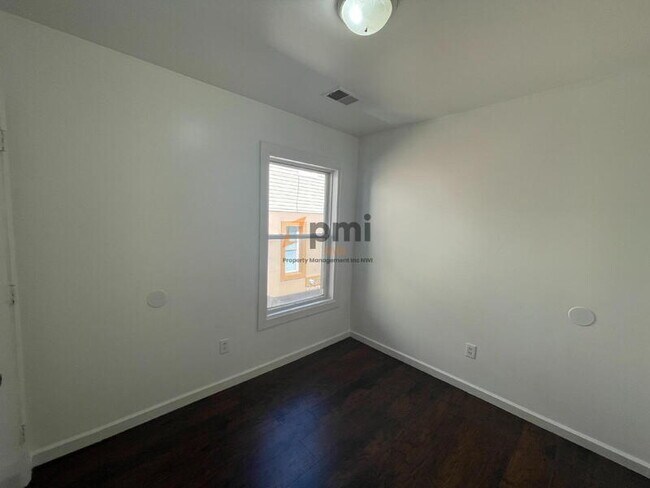 Building Photo - 4635 Towle Ave