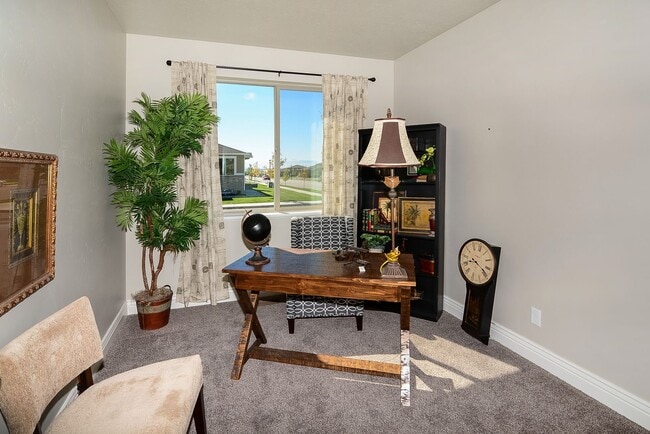 Building Photo - Luxury 5 Bedroom 3 Bath with Upscale Ameni...