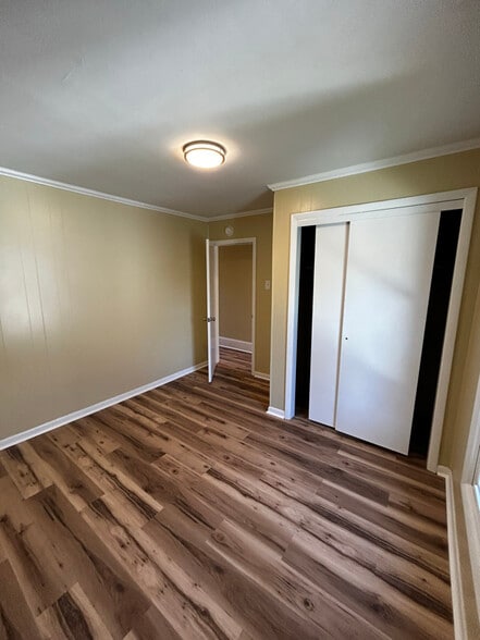 Building Photo - 49 Fallbrook St