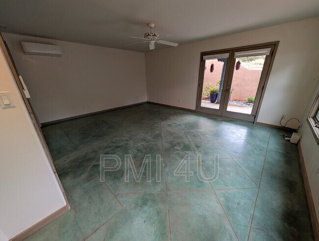 Building Photo - 41 Tunnel Springs Rd