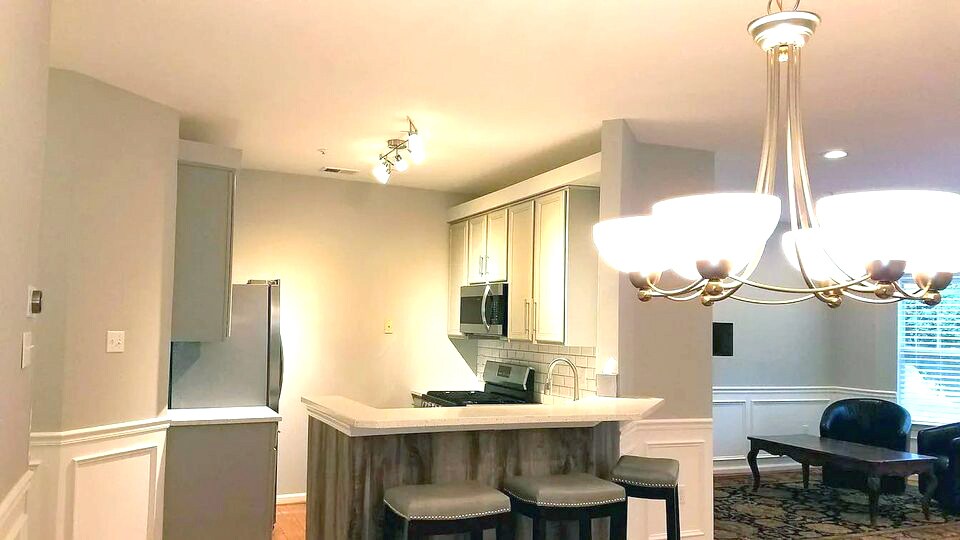 Building Photo - 305 Dresher Woods Dr