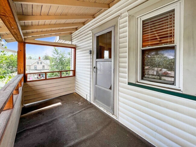 Building Photo - Cozy 3BR/1BA - Pet Friendly Up To 2 Pets Under 35#