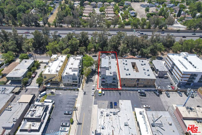 Building Photo - 22705 Del Valle St