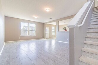 Building Photo - Energy-Efficient Two-Story Home in Northside ISD – Available for Lease!