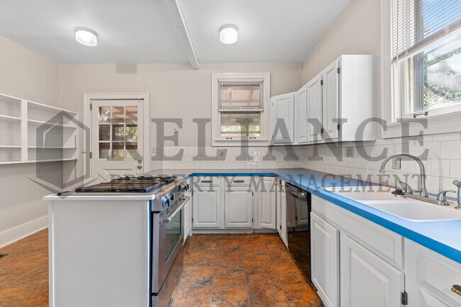 Building Photo - 1007 N Yale Ave