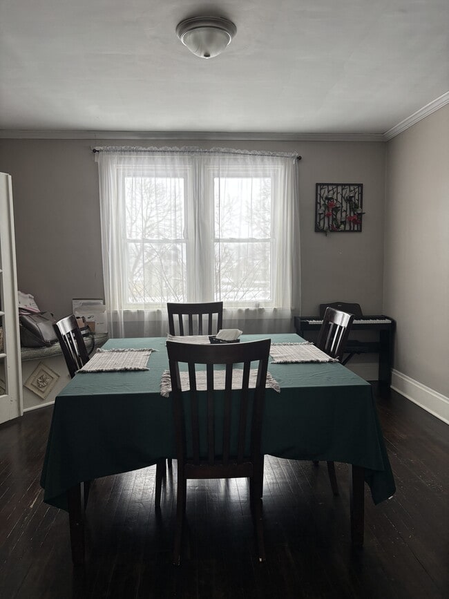 Building Photo - 527 Grove St