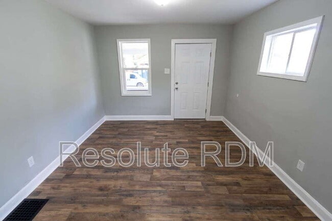 Building Photo - 419 N Beville Ave