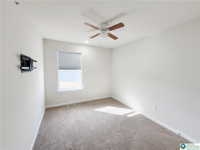 Building Photo - 1182 Susan Cir