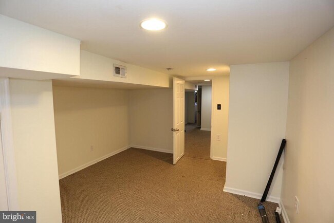 Building Photo - 524 S Bouldin St