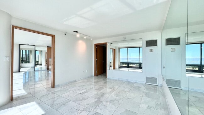 Building Photo - 2-BED/2-BATH AVAILABLE 09/30/2025 in NAURU...