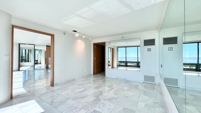 Building Photo - 2-BED/2-BATH AVAILABLE AT NAURU TOWER near...
