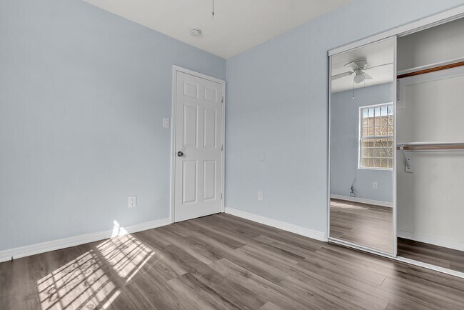 Building Photo - 640 E 54th St