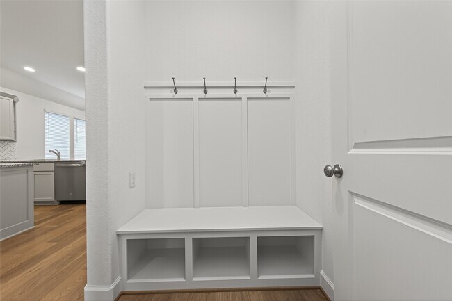 Building Photo - 319 Silver Sage St