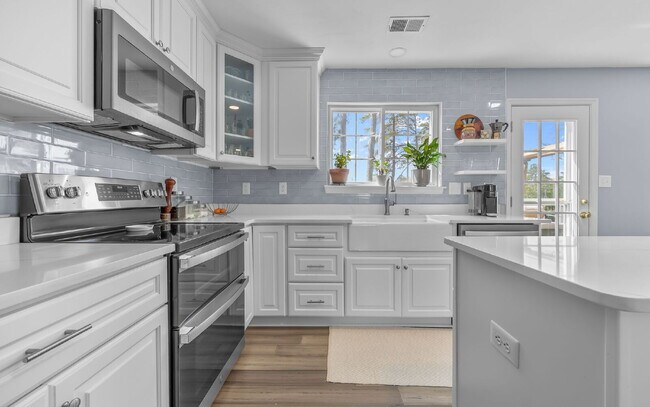 Building Photo - Waterfront Rental