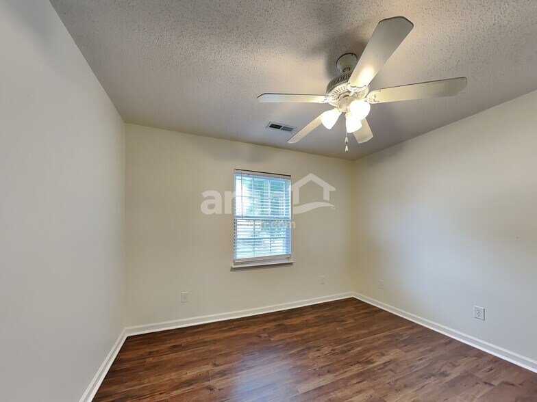 Building Photo - 316 Windsong Dr