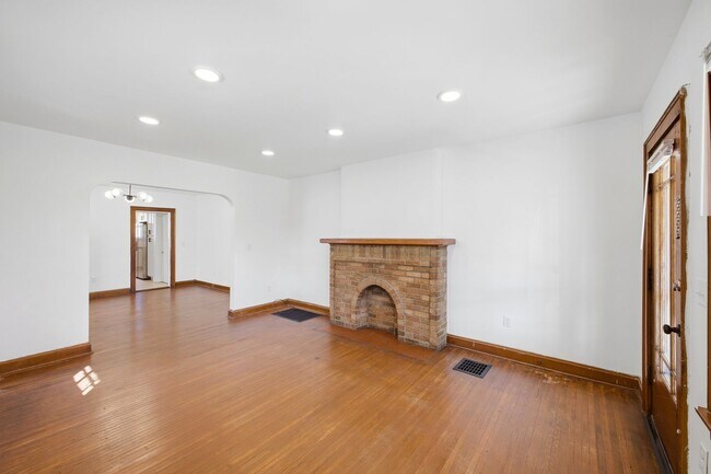 Building Photo - 415-417 S Huron Ave