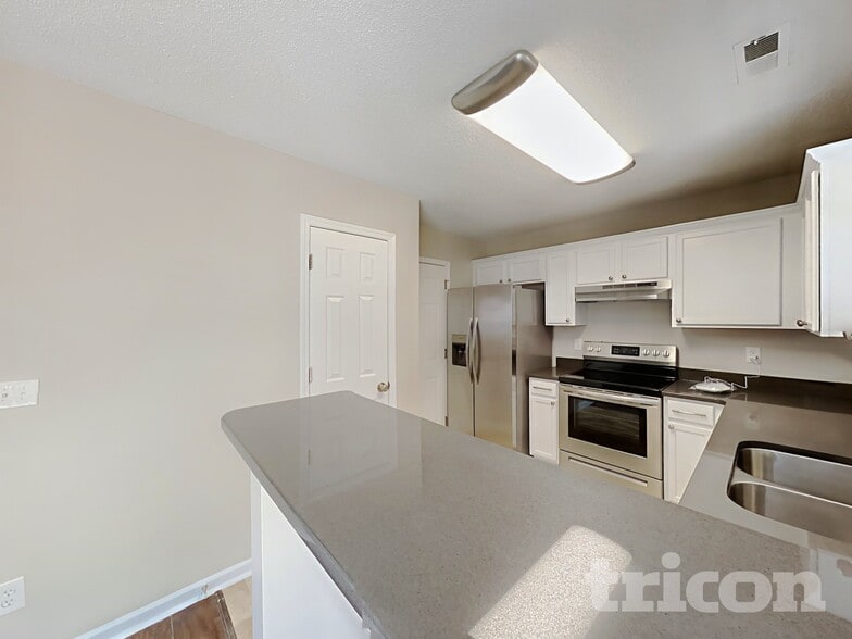 Building Photo - 223 Pebblestone Dr