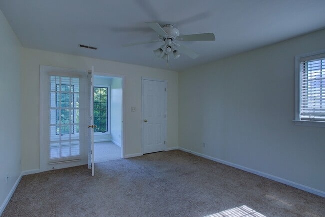 Building Photo - 103 Black Oak Dr