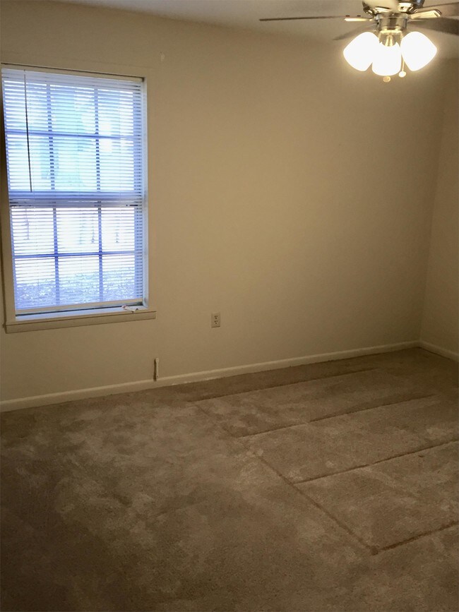 Building Photo - 4 Water Oak Dr