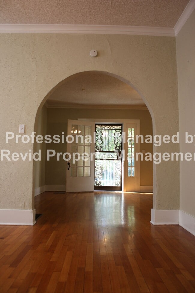 Building Photo - 1816 Forest Ave